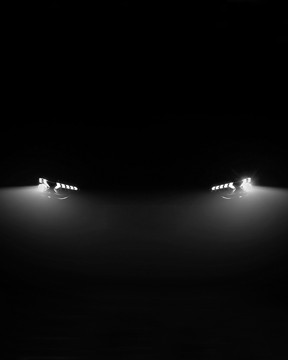 Deux faisceaux de lumière dans la nuit – symbolisant la clarté et la décision en temps de crise – Hot Zone Rescue